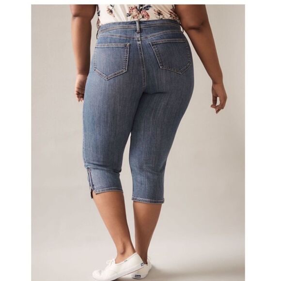 PENNINGTON’S Curvy Fit, Straight-Leg Blue Denim Capri - In Every Story Size 14 - Picture 2 of 12